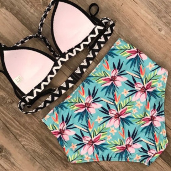 Floral Bikini - Picture 3 of 3